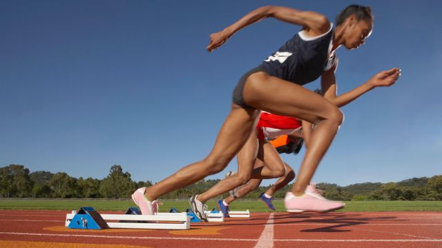 여성 달리기 선수들의 모습