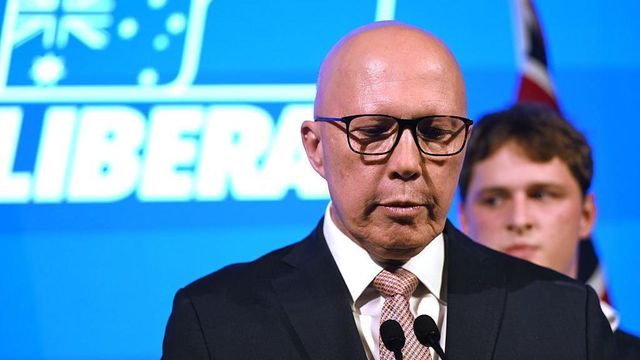 피터 더튼이 선거 당일 연설하는 모습