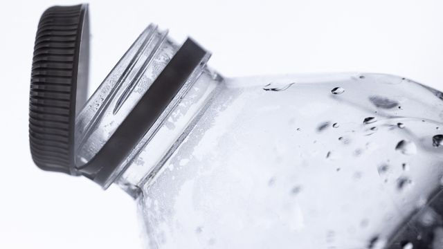 물병과 부착된 뚜껑