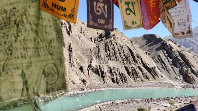 라다크의 콜드 데저츠에 위치한 인더스 강 계곡