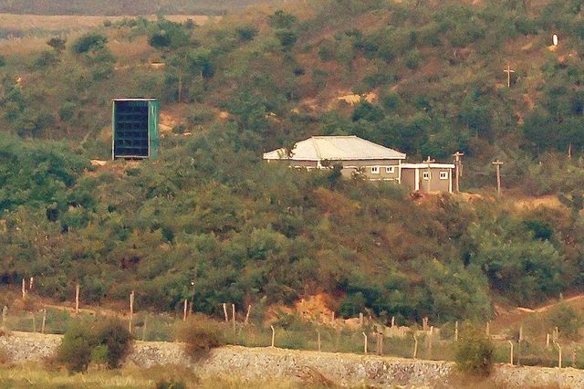 북한 황해북도 개풍군 해안가에 설치된 대남 확성기