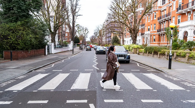 규칙적으로 하던 일을 멈추고 걷는 것은 두뇌와 신체 건강에 좋다