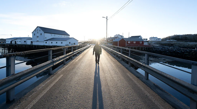 느리게 걷는 사람의 신체는 더 빠른 속도로 노화가 진행된다 