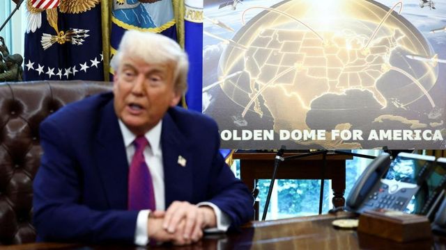 도널드 트럼프 미국 대통령이 2025년 5월 20일 미국 워싱턴 D.C. 백악관 집무실에서 골든 돔 미사일 방어체계에 대한 발표를 하고 있다