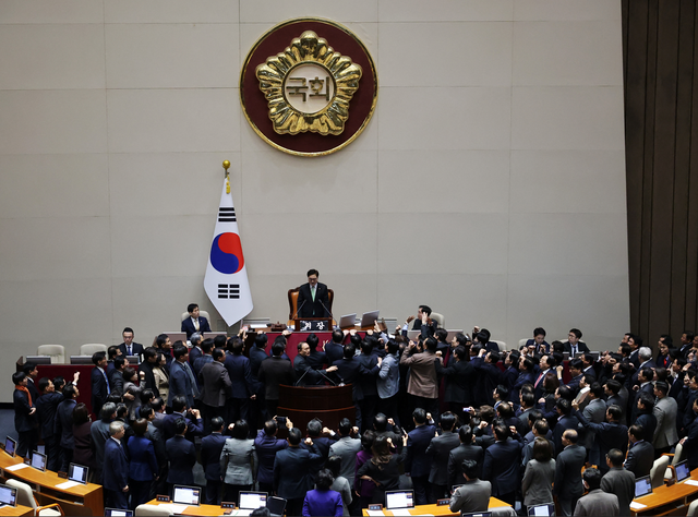 우원식 의장은 정치권을 향해 협치의 원칙과 상호 존중을 강조했다