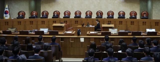 민주당은 이재명 대통령 임기 첫날 대법관 정원을 현행 14명에서 30명으로 늘리는 개정안을 국회 법사위 소위에서 통과시켰다