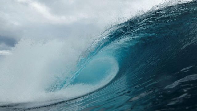 바다의 파도치는 모습. 어두운 파란색인 파도는 끝부분으로 갈수록 밝아지며, 주변에는 흰색 물보라가 흩어지는 모습