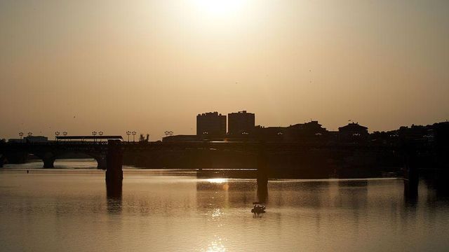 프랑스 툴루즈 지역의 가론 강변 모습