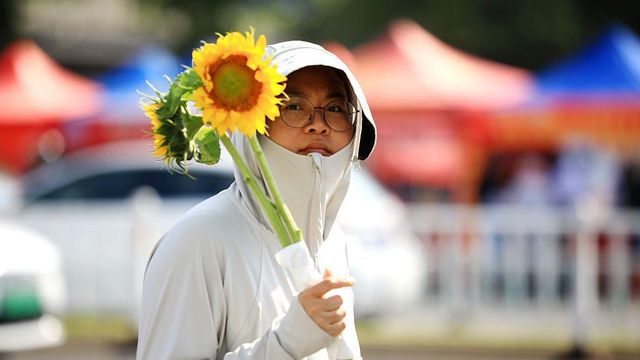 올해 중국의 ‘삼복더위’가 예년보다 일찍 찾아와 동부 지역 주민 수백만 명이 대비도 못하고 폭염을 맞이했다 