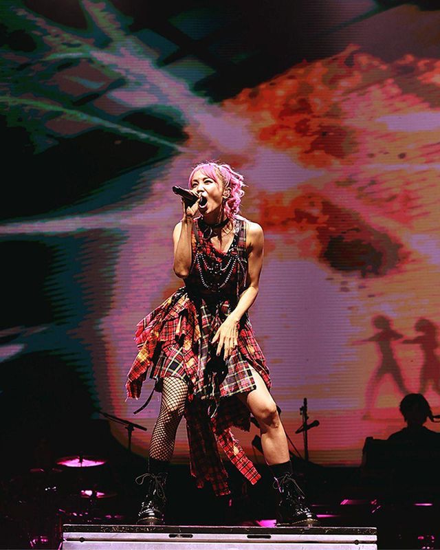 일본 싱어송라이터 리사는 애니메이션 시리즈 ‘귀멸의 칼날’ 오프닝 테마 ‘홍련화’로 큰 인기를 끌었다 