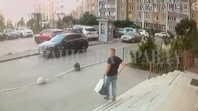 지난 10일 피격되기 직전 키이우에 있던 우크라이나 정보작전 장교 이반 보로니치의 모습이 담겨 있는 CCTV 영상