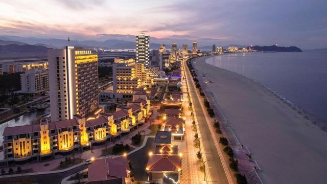 원산에 새로 조성된 갈마 해안 관광지의 스카이라인 전경 