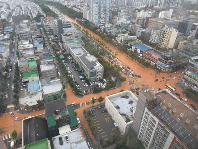 침수된 광주 광산구 첨단사거리의 모습