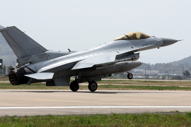 4월 18일 한미공군의 대규모 연합공중훈련 모습