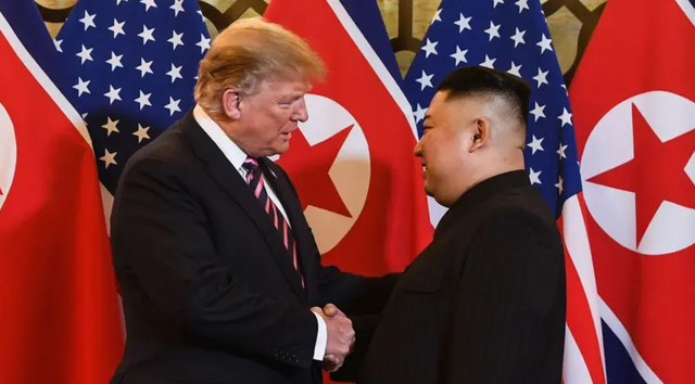 도널드 트럼프 미국 대통령과 김정은 북한 노동당 위원장이 2019년 2월 27일 베트남 하노이의 호텔에서 만나 두 번째 정상회담을 가졌다