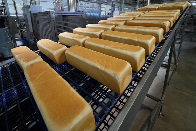 많은 슈퍼마켓 빵에 사용되는 촐리우드 제빵법은 균일하지만 건강에는 덜 이로운 제품을 생산한다