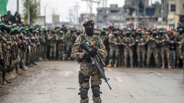 지난 2월 이스라엘인 인질 인계 당시 무장한 하마스 대원들의 모습