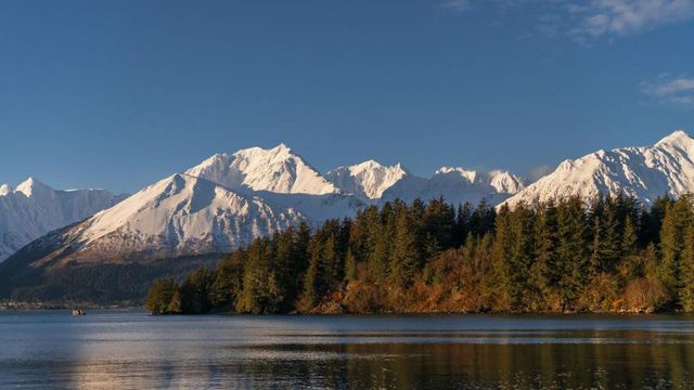 알래스카의 호수 풍경