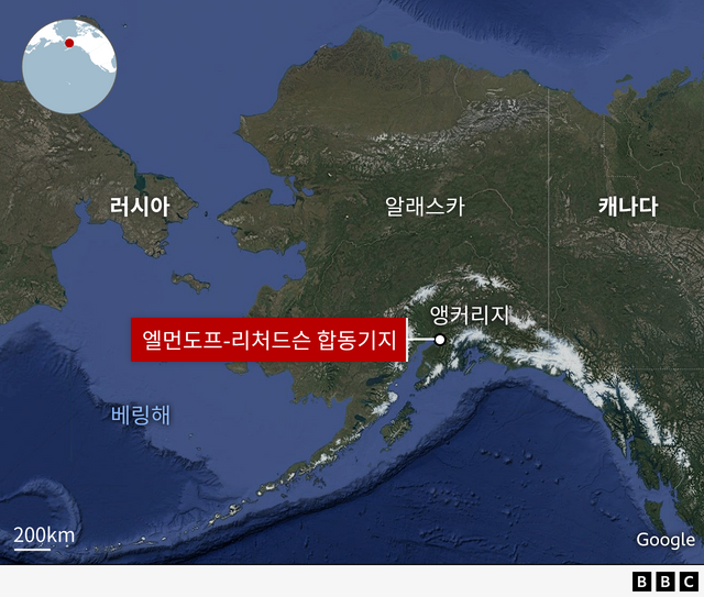 엘먼도프-리처드슨 합동기지 위치와 베링해, 알래스카, 러시아, 캐나다가 표시된 지도