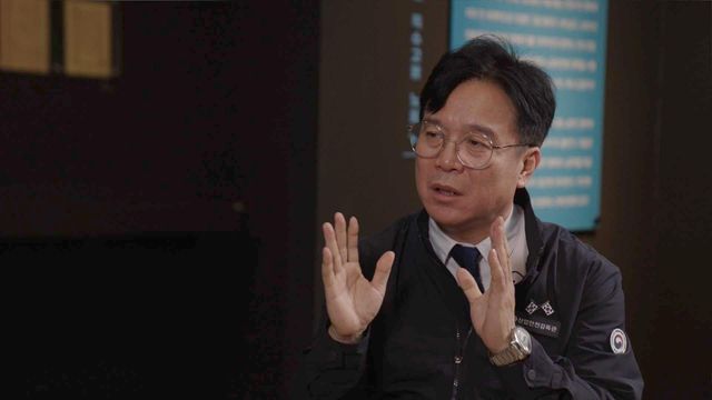 인터뷰하는 김영훈 고용노동부 장관