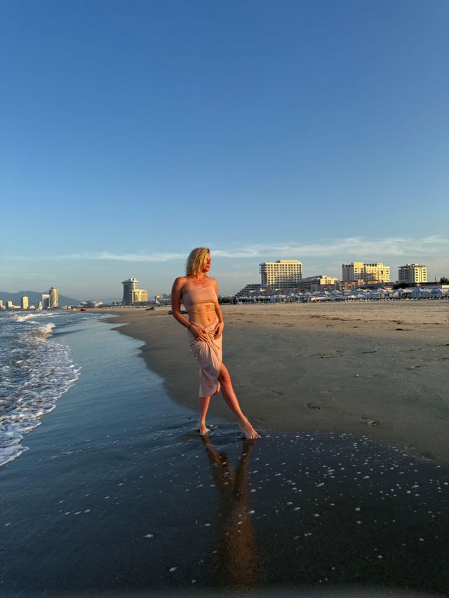 원산 갈마 해변가에서 촬영한 아나스타샤 삼소노바의 사진