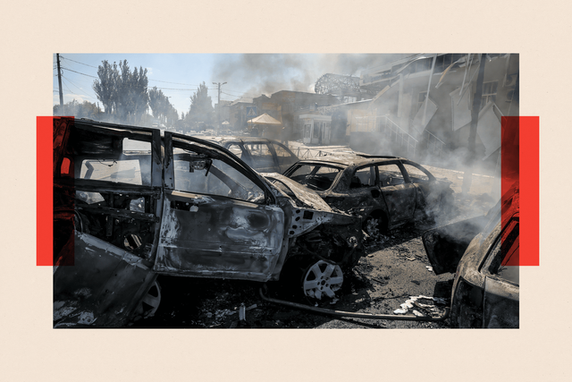 우크라이나 도네츠크 드루슈코프카에 러시아 드론이 떨어져 차량이 폭발한 모습