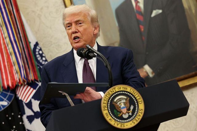 6일 트럼프 대통령이 백악관에서 열린 애플의 대미 시설투자 계획 발표 행사에서 발언하고 있다