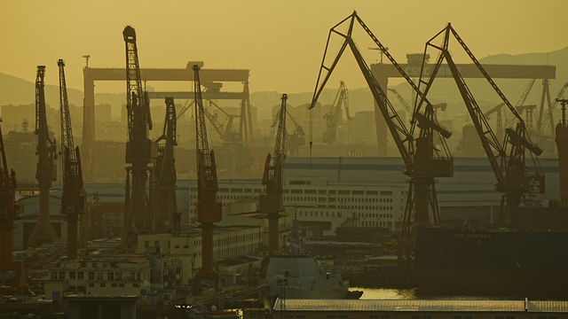 거대한 조선소의 모습