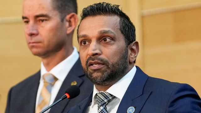 기자회견 중인 캐시 파텔 FBI 국장