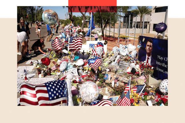 애리조나주 소재 ‘터닝포인트 USA’ 본부 건물 앞에 마련된 찰리 커크 추모 공간