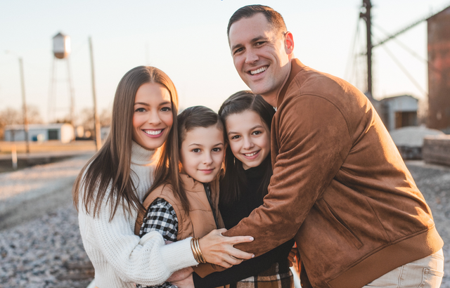 스테파니 한라한(왼쪽) 부부와 두 자녀들