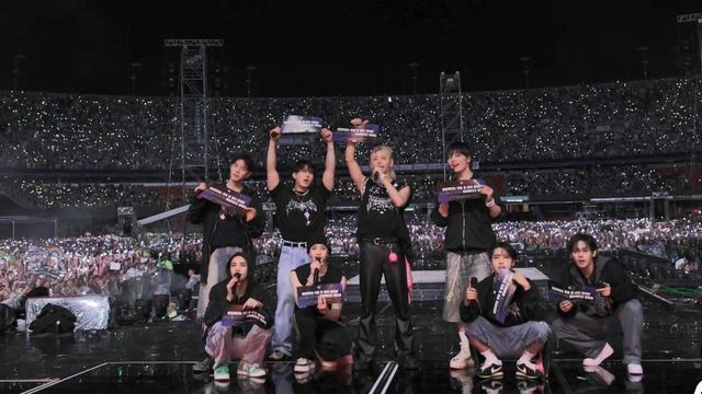 상파울루 무대 중 스트레이 키즈 멤버들의 모습