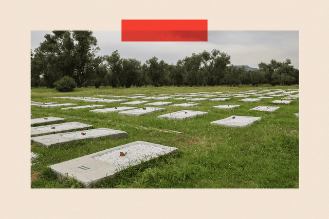 그리스에 있는 한 공동묘지에는 에게해를 건너다 익사한 난민들의 무덤이 있다