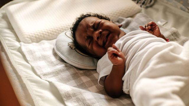 울고 있는 아기의 모습