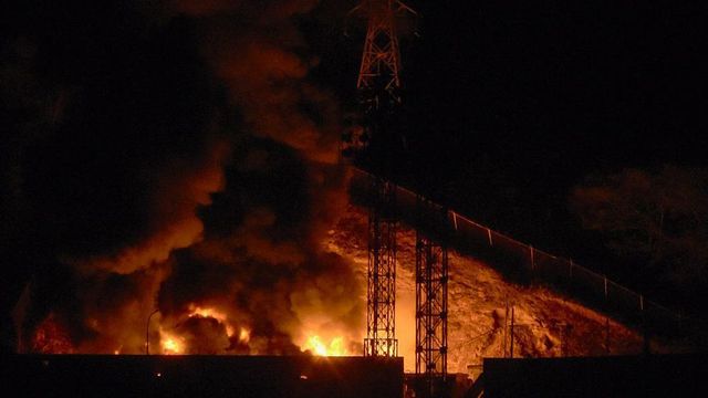베네수엘라 최대 규모의 군사 기지 중 하나인 푸에르테 티우나에서 공습으로 화재가 발생했다