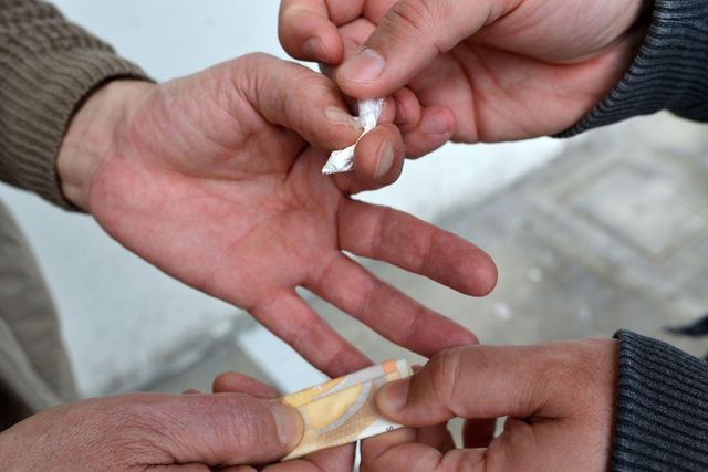 북한 장마당이나 지인을 통해 비밀리에 거래되는 마약(빙두)