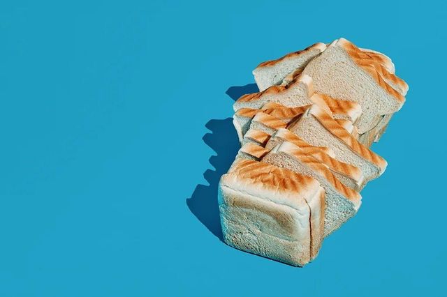 썰어놓은 식빵의 모습