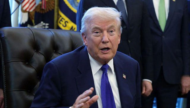 미국 백악관 집무실의 도널드 트럼프 대통령