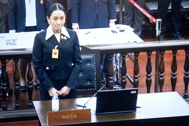 태국 역사상 최연소 총리였던 패통탄 친나왓 총리는 캄보디아의 실질적 지도자인 훈센과의 전화 통화 내용이 유출되면서 헌법재판소에서 탄핵 결정을 받았다 