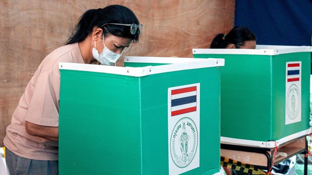 약 5300만 명의 태국 유권자는 이번 선거에서 500명의 하원의원을 선출한다. 또한 2017년 제정된 현행 헌법을 개정할지 여부를 묻는 국민투표에 참여하게 된다.