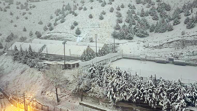 눈으로 덮인 테헤란 일부 지역의 모습