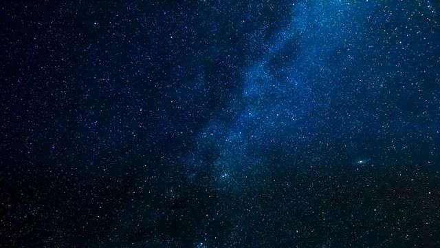 별들로 가득 찬 어두운 밤하늘