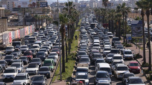 길게 늘어선 자동차들의 행렬