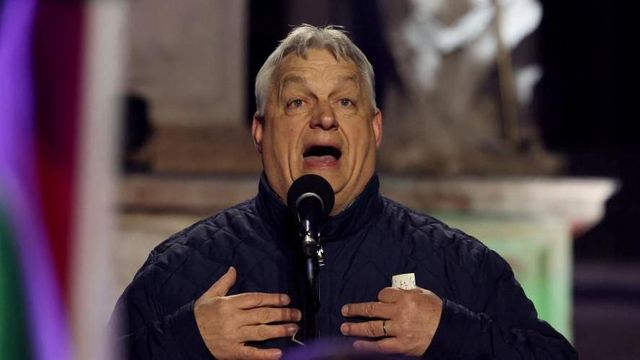 오르반, 3월 말 연설 도중 시위대의 야유에 동요하는 모습 보였다 