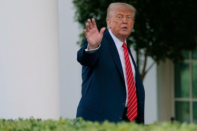 손 흔드는 트럼프 미국 대통령