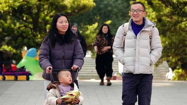젊은 부부와 아이