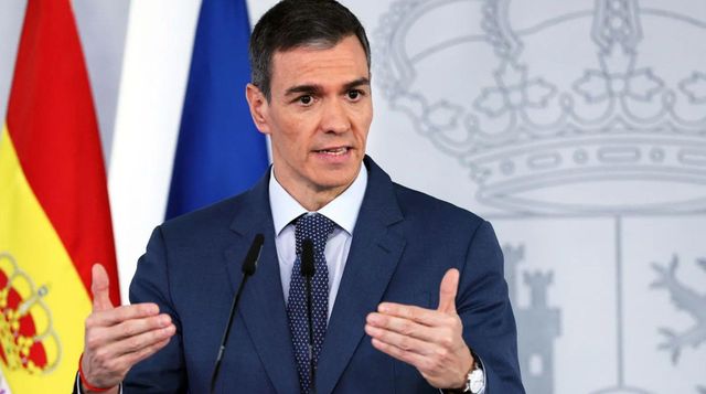 페드로 산체스 스페인 총리가 기자회견에서 발언하고 있다