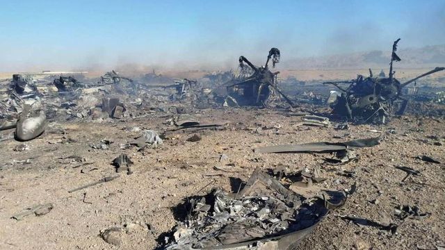 추락한 항공기의 잔해로 보이는 사진