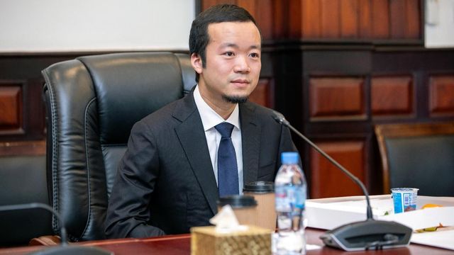 발언 중인 천즈