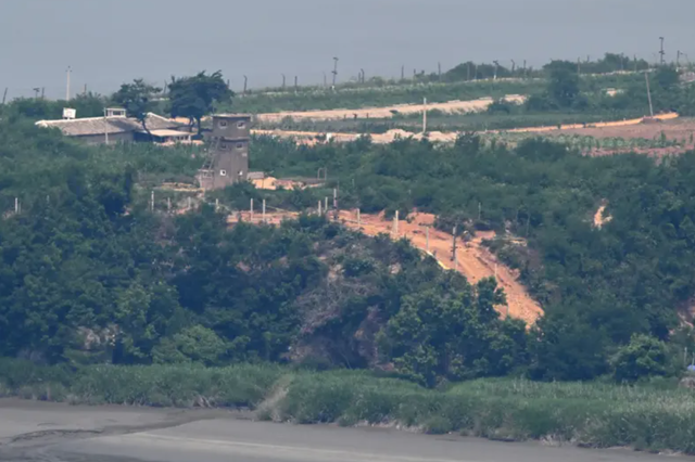북한 측 비무장지대(DMZ)에 새로 건설된 도로